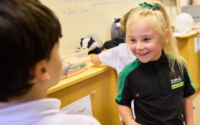 Young Badger girl smiling at Sett meeting.