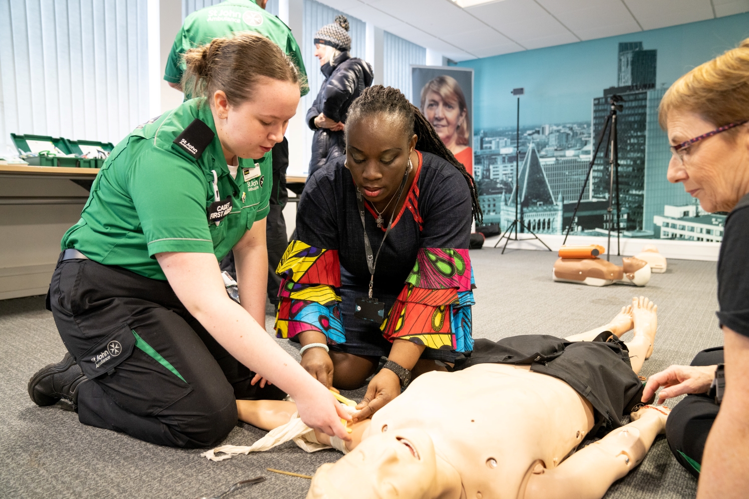 volunteers-severe-bleeding-first-aid-demo.jpg